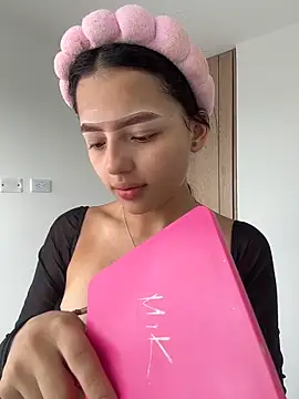 Sofia18 pinkk online show from 02/10/26, 08:02