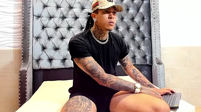 Snapshot of Kenaii_7777 chatting on 01/18/25, 03:31 Kenaii 7777 online show from 01/18/25, 03:31