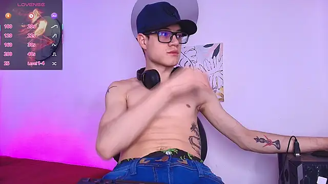 Snapshot of wolfandsky chatting on 02/23/26, 12:02 wolfandsky online show from 02/23/26, 12:02