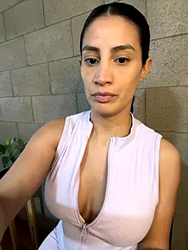 Snapshot of Putitatease chatting on 09/09/25, 03:22 Putitatease online show from 09/09/25, 03:22