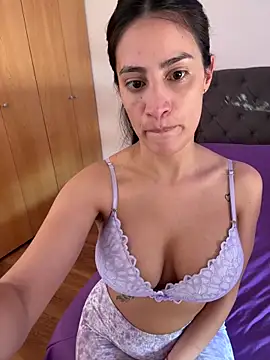 Snapshot of Putitatease chatting on 10/04/25, 03:21 Putitatease online show from 10/04/25, 03:21