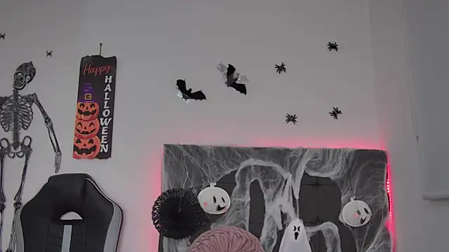 AmandaBrooks 18 online show from 10/31/25, 02:01