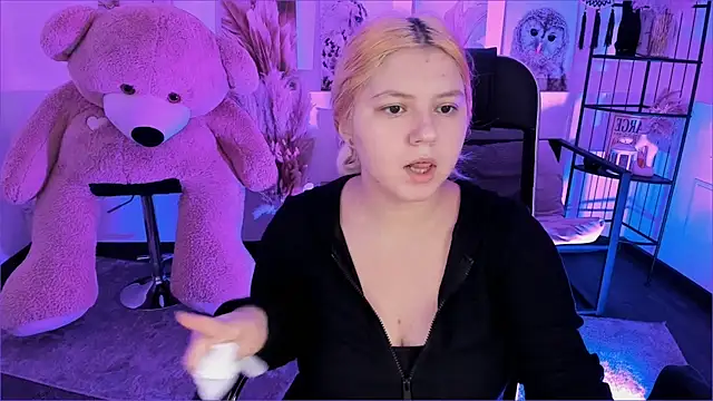 DiaAngell online show from 12/03/25, 10:19