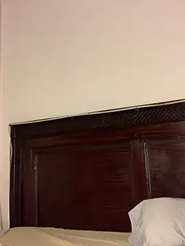 Snapshot of madell chatting on 07/19/26, 06:11 madell online show from 07/19/26, 06:11