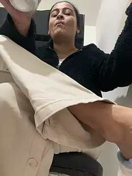 Lili  taylor online show from 03/09/26, 02:04