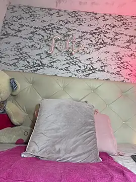 Lili  taylor online show from 04/04/26, 07:22