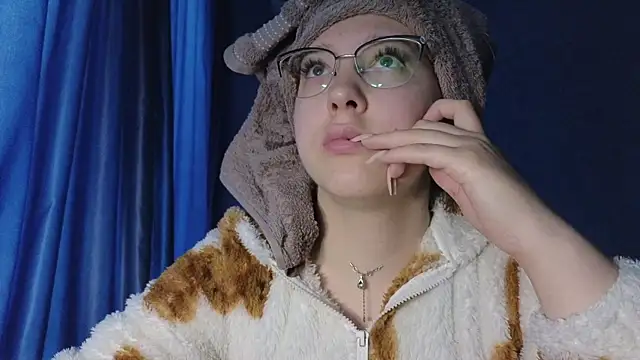 Snapshot of HotBrandyX chatting on 09/14/25, 02:54 HotBrandyX online show from 09/14/25, 02:54