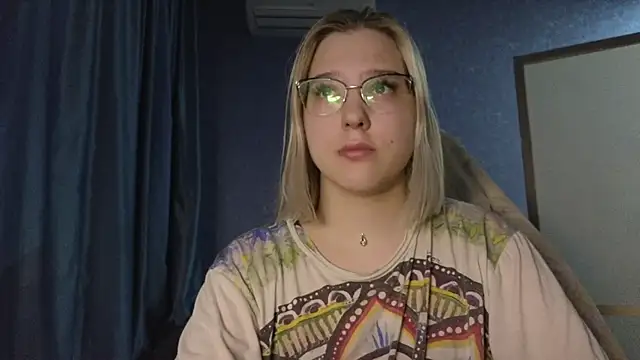 Snapshot of HotBrandyX chatting on 11/15/25, 02:46 HotBrandyX online show from 11/15/25, 02:46