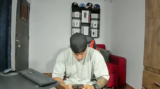 Snapshot of dereckgreen chatting on 02/07/25, 03:55 dereckgreen online show from 02/07/25, 03:55