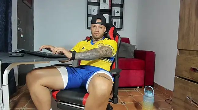 Snapshot of dereckgreen chatting on 02/07/25, 06:56 dereckgreen online show from 02/07/25, 06:56