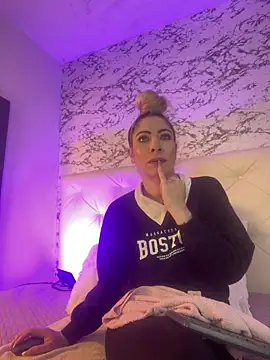 viktoria davis  online show from 02/28/25, 10:39