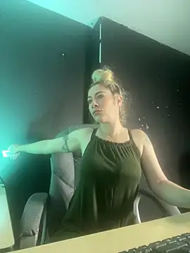 viktoria davis  online show from 03/05/25, 10:43