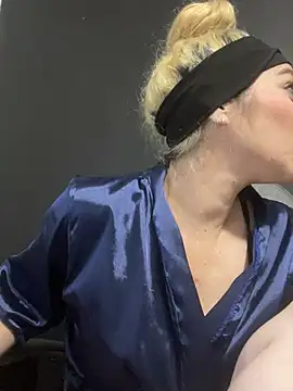 viktoria davis  online show from 03/18/25, 02:25