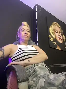 viktoria davis  online show from 10/17/25, 11:51