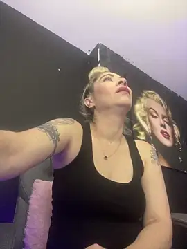 viktoria davis  online show from 02/25/26, 10:30