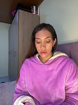 Snapshot of zoe_storm chatting on 02/25/26, 03:05 zoe storm online show from 02/25/26, 03:05