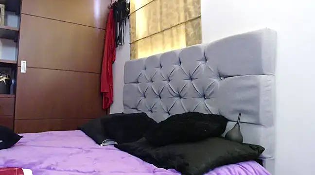 Snapshot of sachaclinford chatting on 02/27/25, 01:17 sachaclinford online show from 02/27/25, 01:17