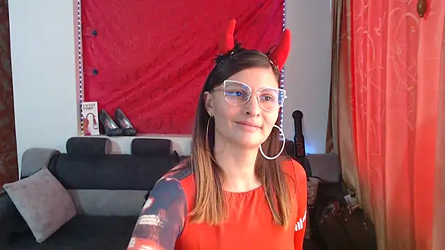Snapshot of sachaclinford chatting on 10/14/25, 08:31 sachaclinford online show from 10/14/25, 08:31