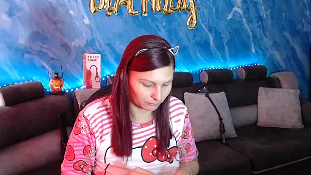 Snapshot of sachaclinford chatting on 10/21/25, 05:13 sachaclinford online show from 10/21/25, 05:13