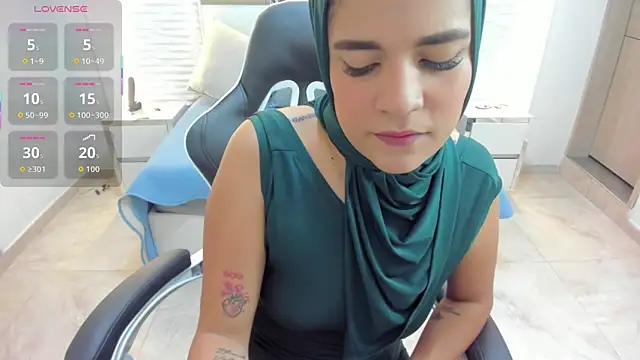 Zulema hamdi online show from 10/27/25, 12:09