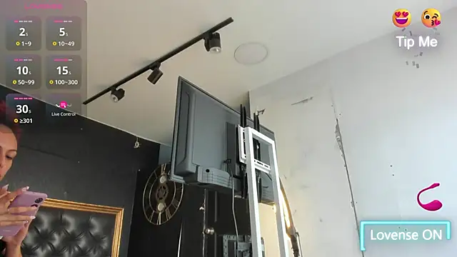 Snapshot of DalayMoore chatting on 09/26/25, 07:51 DalayMoore online show from 09/26/25, 07:51