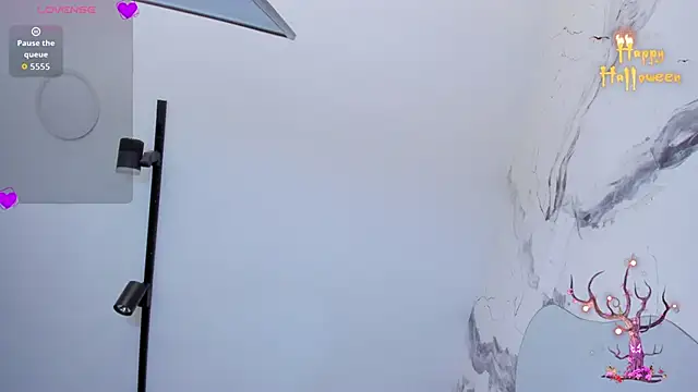 Snapshot of DalayMoore chatting on 10/19/25, 07:36 DalayMoore online show from 10/19/25, 07:36