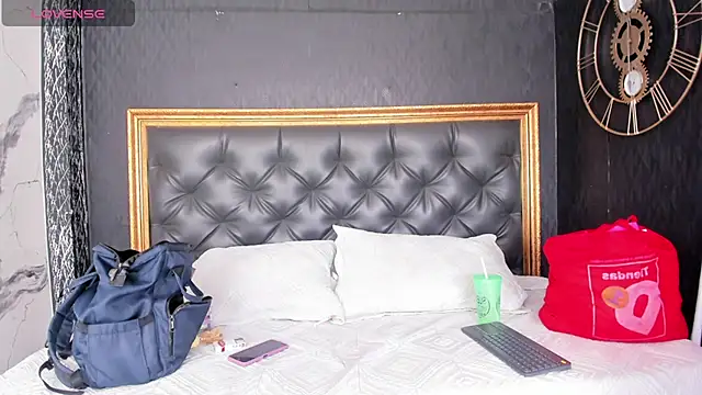 Snapshot of DalayMoore chatting on 12/04/25, 07:44 DalayMoore online show from 12/04/25, 07:44