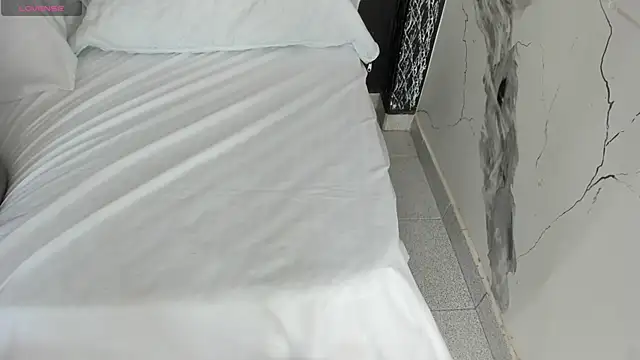 Snapshot of DalayMoore chatting on 12/17/25, 08:04 DalayMoore online show from 12/17/25, 08:04