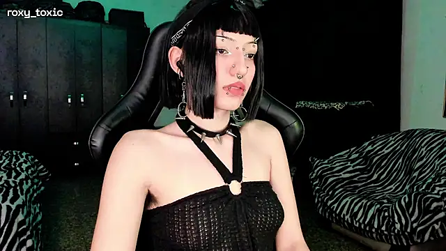 roxy toxic online show from 11/18/25, 12:38