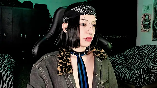 roxy toxic online show from 12/19/25, 02:07