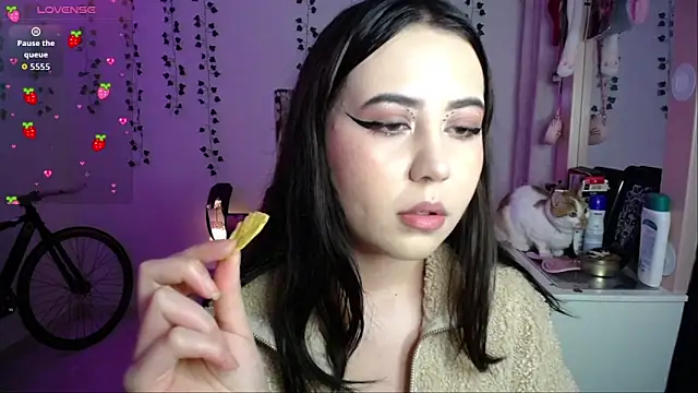 Snapshot of _codeline chatting on 12/23/25, 01:36 codeline online show from 12/23/25, 01:36