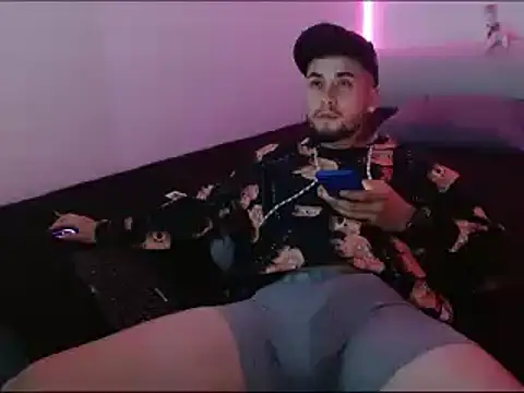 Snapshot of Lliam_2 chatting on 01/22/25, 06:20 Lliam 2 online show from 01/22/25, 06:20