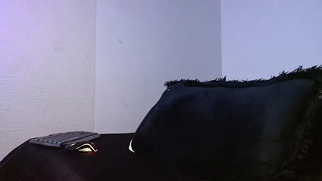 Snapshot of Lliam_2 chatting on 09/17/25, 05:53 Lliam 2 online show from 09/17/25, 05:53