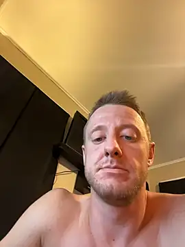 biggzee6 online show from 10/30/25, 04:03