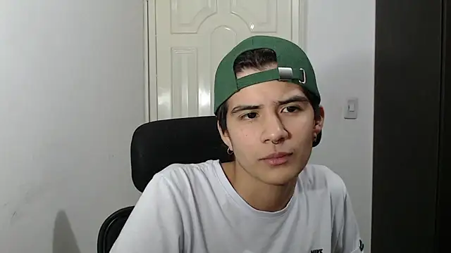 Snapshot of Dha_lia0 chatting on 01/24/25, 03:22 Dha lia0 online show from 01/24/25, 03:22