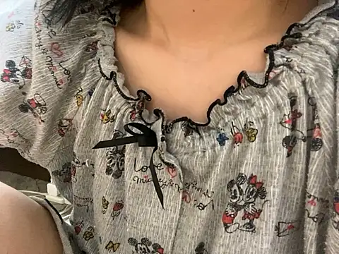 Snapshot of riri_riri_jp chatting on 09/13/25, 10:37 riri riri jp online show from 09/13/25, 10:37