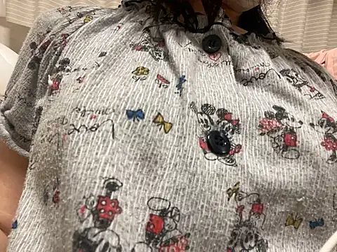 Snapshot of riri_riri_jp chatting on 09/17/25, 11:45 riri riri jp online show from 09/17/25, 11:45