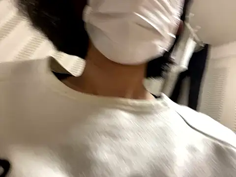 Snapshot of riri_riri_jp chatting on 10/16/25, 09:32 riri riri jp online show from 10/16/25, 09:32