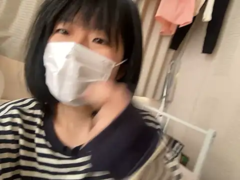 Snapshot of riri_riri_jp chatting on 11/11/25, 01:49 riri riri jp online show from 11/11/25, 01:49