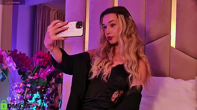 MaeveDream online show from 10/22/25, 06:29