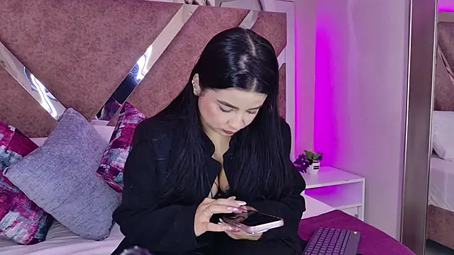 ValeriaOrtega online show from 03/18/26, 12:30