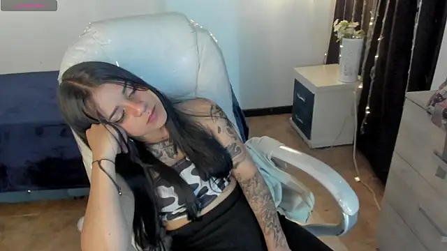 Nicole Foxx  online show from 02/28/25, 11:34