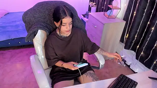 Nicole Foxx  online show from 03/20/25, 08:08