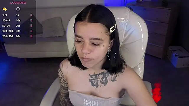 Nicole Foxx  online show from 01/12/26, 06:46