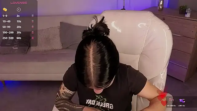 Nicole Foxx  online show from 03/22/26, 06:33