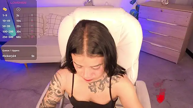 Nicole Foxx  online show from 04/30/26, 08:57