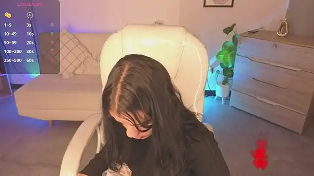 Nicole Foxx  online show from 05/06/26, 06:13