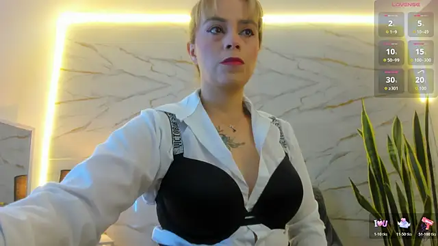 RayaCarr  online show from 05/14/26, 01:07