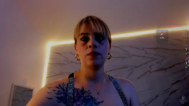 RayaCarr  online show from 06/02/26, 01:02