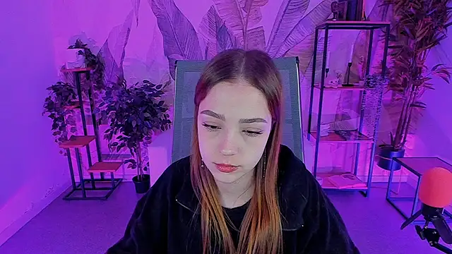 PamBeesly online show from 03/23/25, 08:15